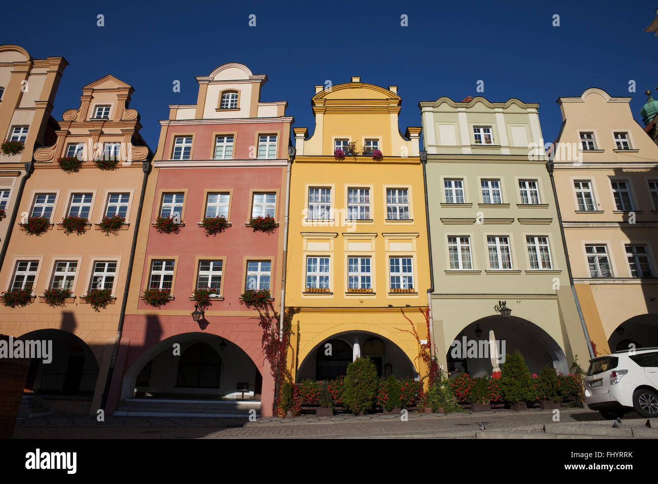 Polen, Niederschlesien, Jelenia Gora, Altstadt, Mietshaus, Häuser mit Giebeln Stockfoto