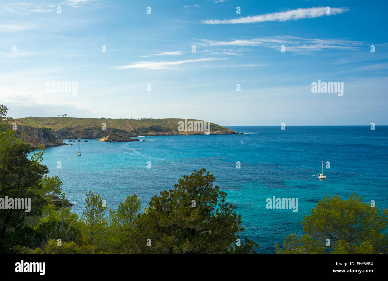 Schönen Meer Küste Ibiza Insel, Teil des Archipels der Balearen in Spanien. Stockfoto