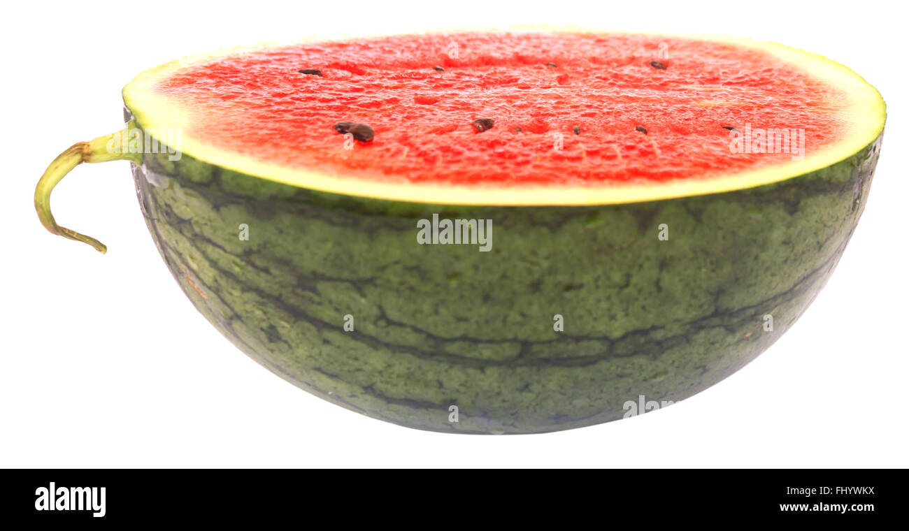 die Hälfte der Reife Wassermelone isoliert auf weißem Hintergrund Stockfoto