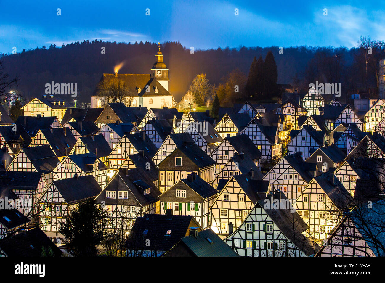 Historische Altstadt, Tudor-Stil Häuser in Freudenberg, Deutschland, Panoramablick über die Innenstadt, Stockfoto
