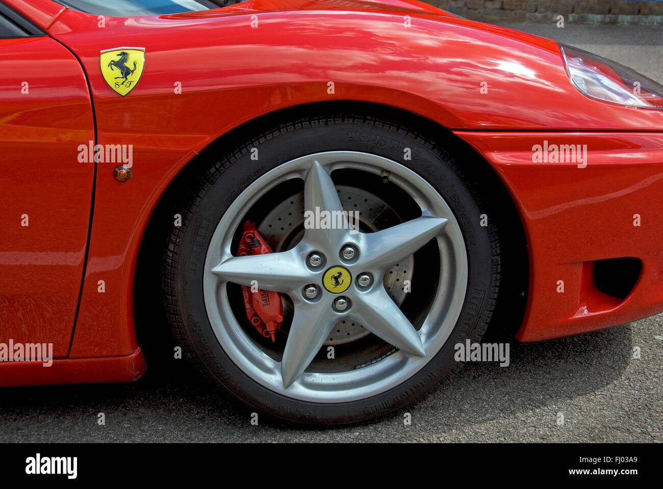 Vorderseite des roten Ferrari Sportwagen Stockfoto