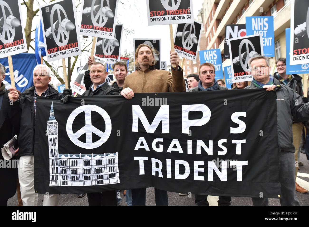 London, UK. 27. Februar 2016. Der Stop Trident Protest marschieren durch die Londoner. © Matthew Chattle/Alamy Stockfoto