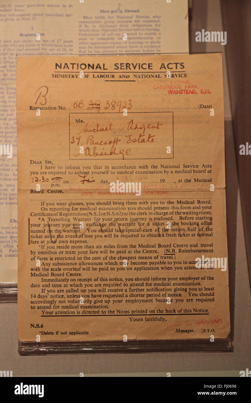 Wehrdienst medizinische Call Brief aus dem ersten Weltkrieg auf dem Display in das Imperial War Museum North, Salford Quays, Manchester, UK. Stockfoto
