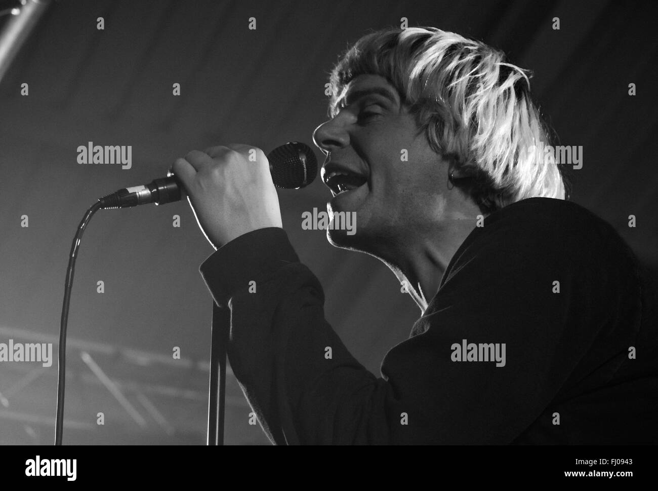 Tim Burgess von The Charlatans erklingt in Maschinenräumen, Southampton im Februar 2016. Stockfoto