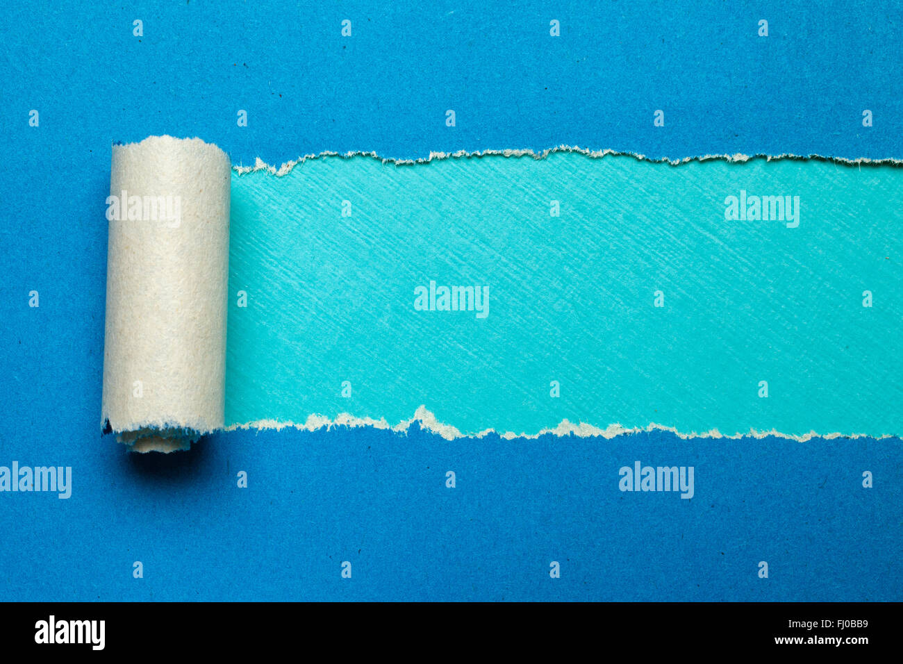 blaues Papier mit blaugrünen Hintergrund Stockfoto