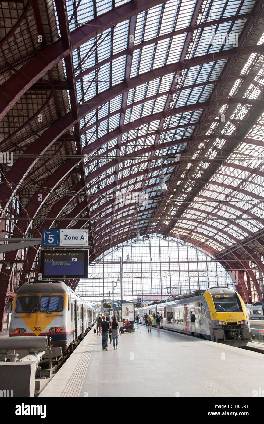 Bahnhof; Antwerpen - Antwerpen, Belgien Stockfoto