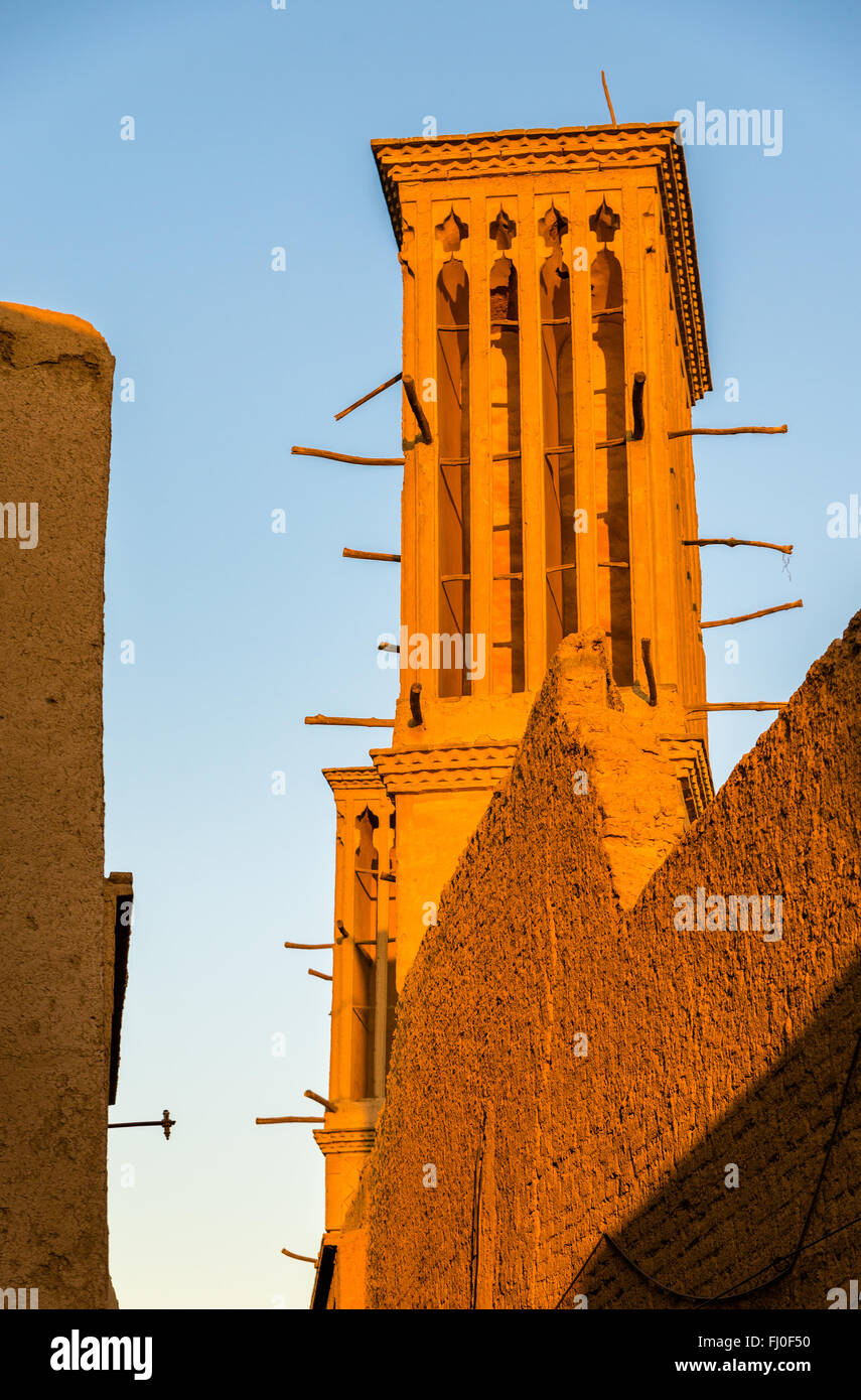 Traditionelle Häuser in Yazd mit Windcatcher Belüftung Türme Stockfoto