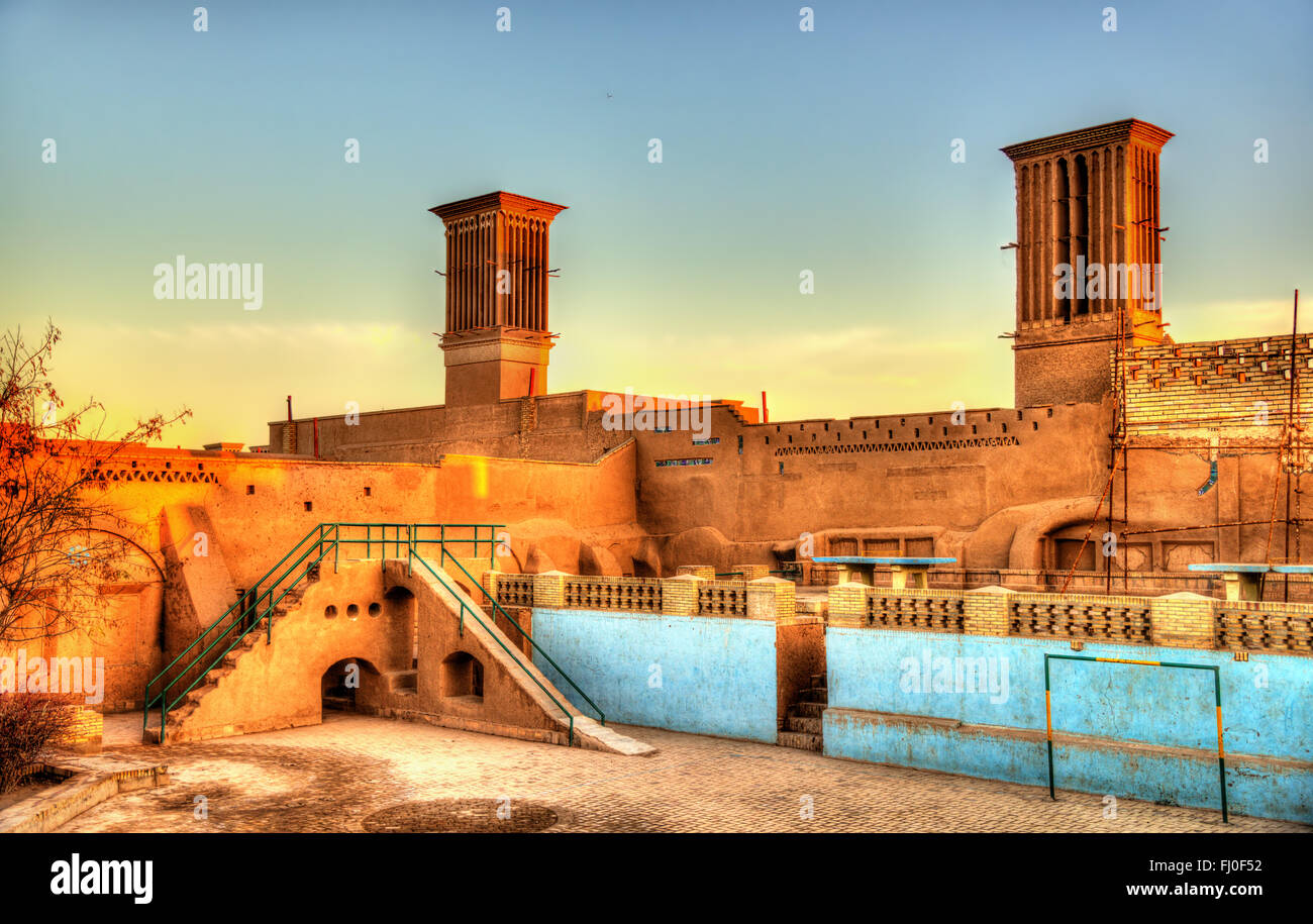 Traditionelle Häuser in Yazd mit Windcatcher Belüftung Türme Stockfoto