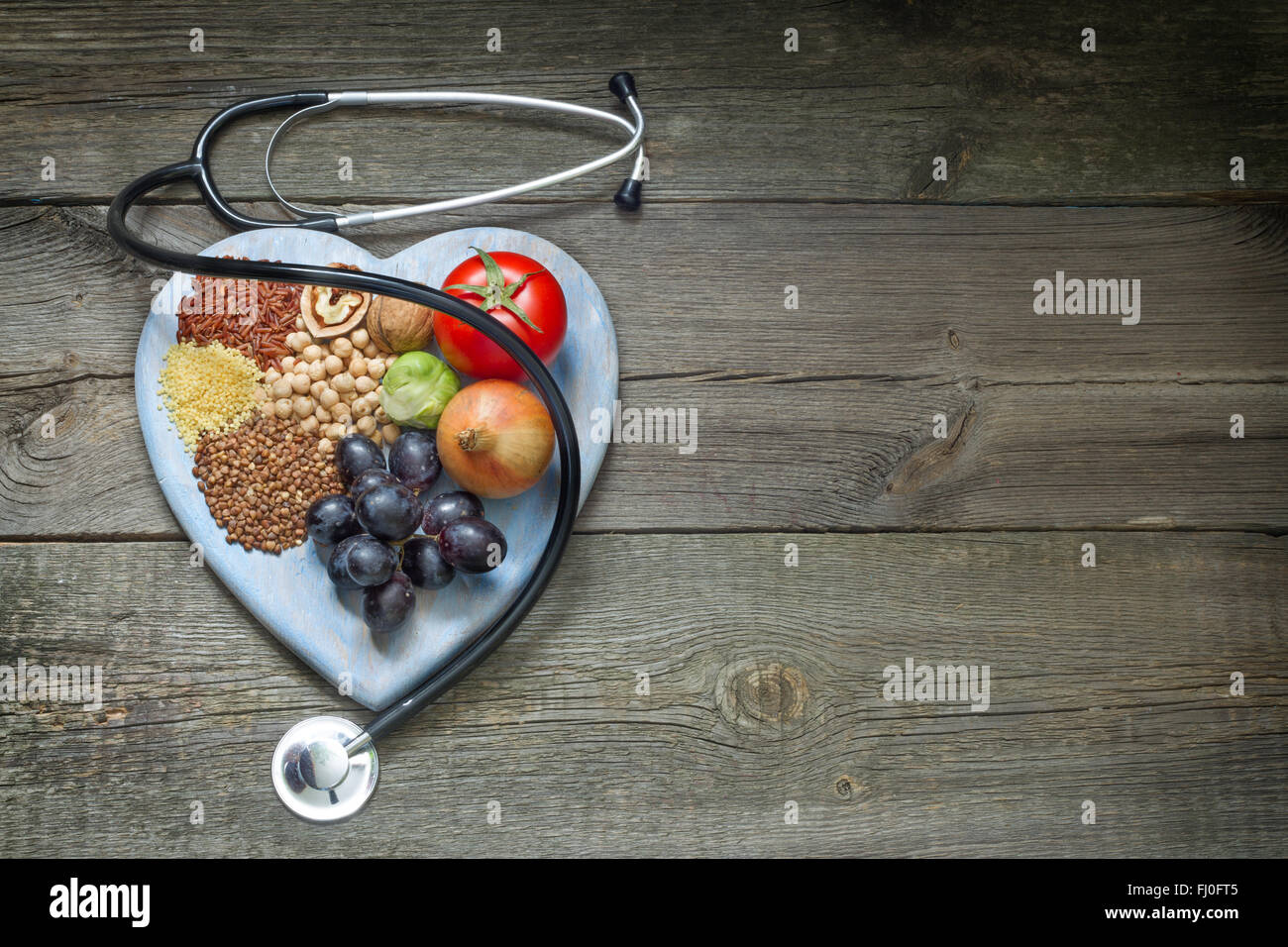 Gesunder Lebensstil-Konzept mit Essen auf Herz closeup Stockfoto