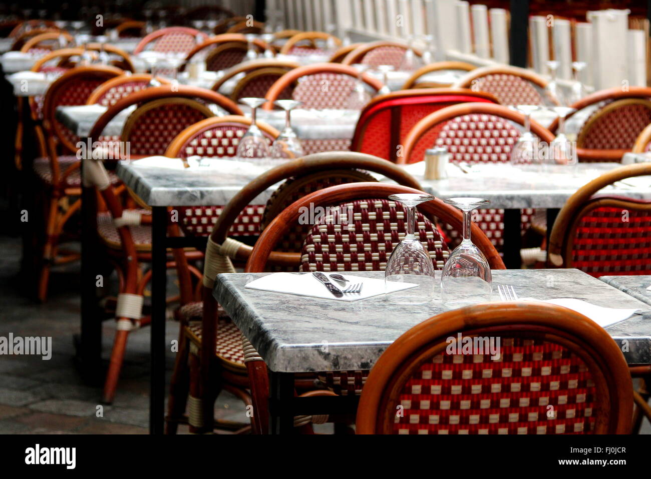 Tisch in einem Paris Restaurant. Stockfoto