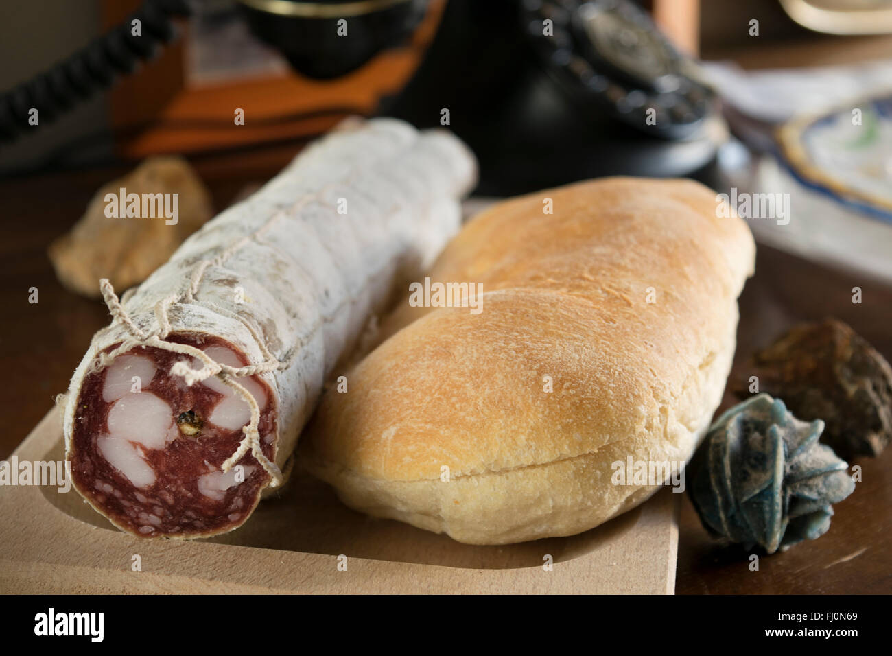 knusprige Sandwich und Mailänder Salami für belegte Brötchen Stockfoto