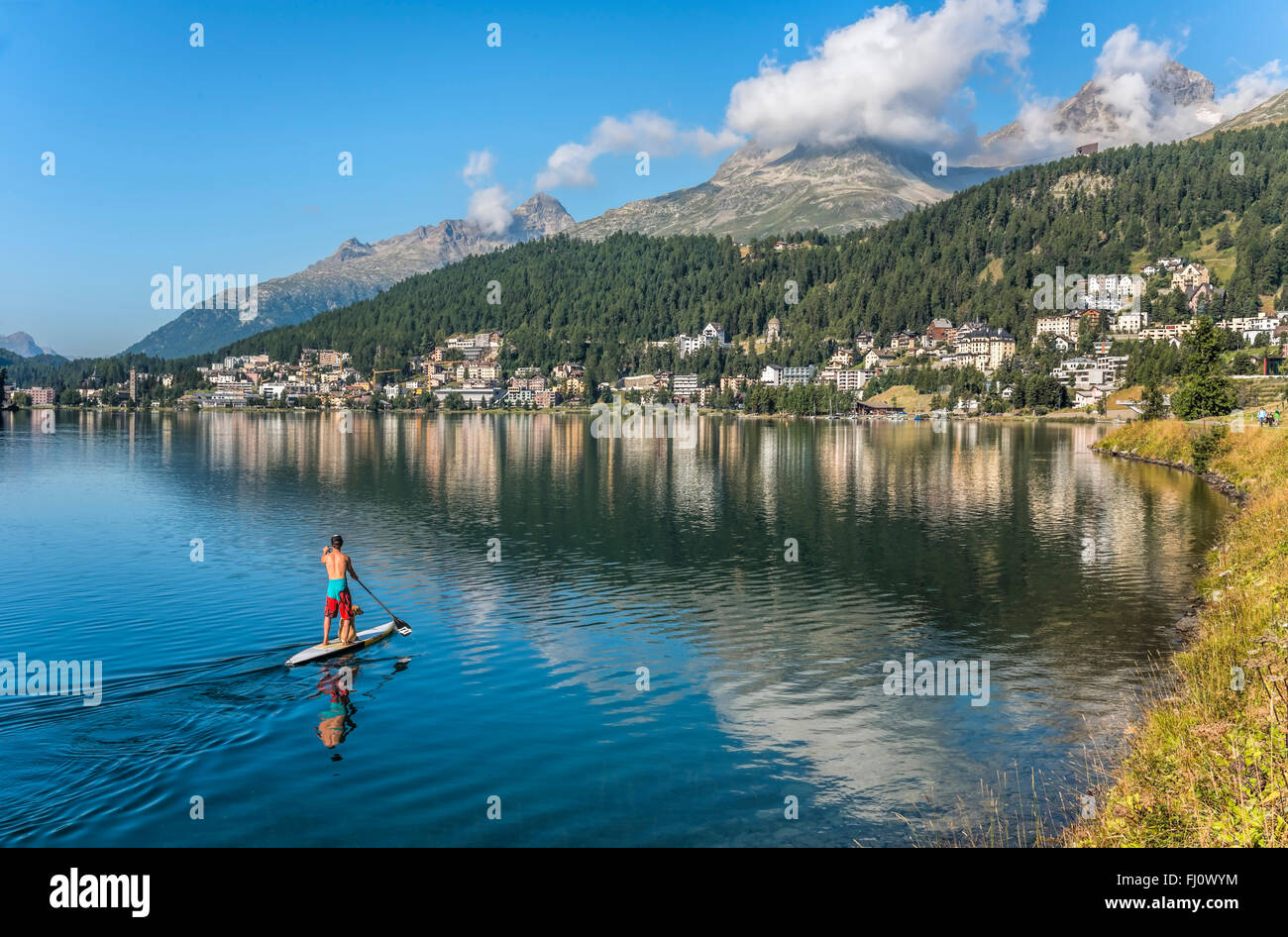 St. Moritz Dorf und See im Sommer, Graubünden, Schweiz Stockfoto