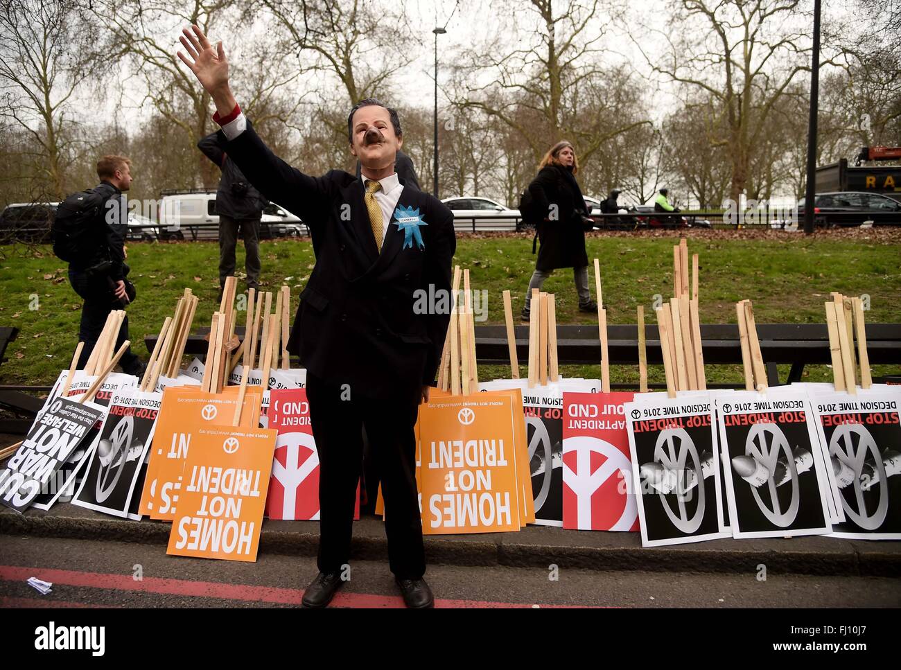 CND Anti Trident Protestkundgebung, London, UK. Demonstrant gekleidet wie David Cameron wie ein Schwein Stockfoto