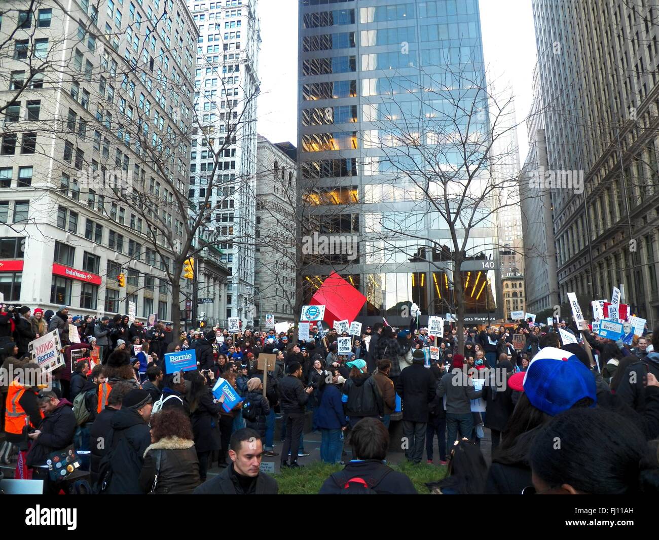 New York, USA. 28. Februar 2016. Bernie Sanders Rallye im Zuccotti Park in New York City, NY. USA © Mark Apollo/Alamy Live News Bildnachweis: Mark Apollo/Alamy Live-Nachrichten Stockfoto