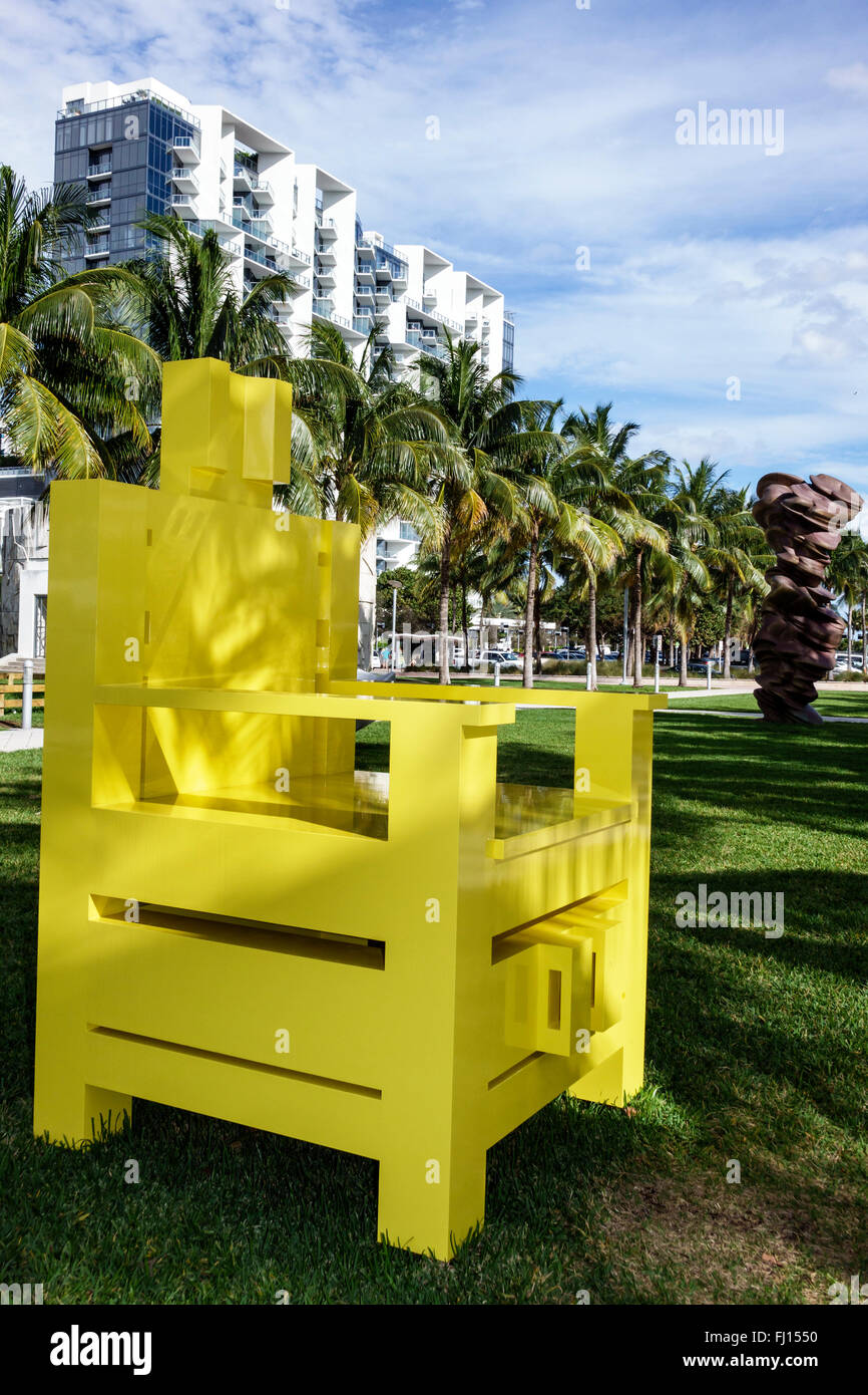 Miami Beach Florida, Collins Park, Bass Museum of Art, Zeitgenössische Kunst, Skulptur, Künstler, Sterling Ruby, große gelbe Mama, W Hotel, FL160117040 Stockfoto
