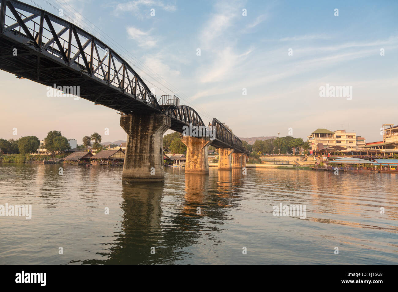 Die berühmte Brücke River Kwai in Kanchanaburi, Thailand. Die Brücke war Teil der berühmten Tod Eisenbahnen, die versucht, die Japanses Stockfoto