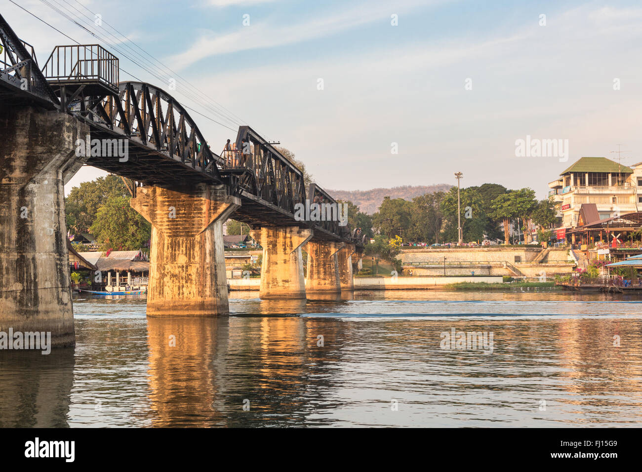 Die berühmte Brücke River Kwai in Kanchanaburi, Thailand. Die Brücke war Teil der berühmten Tod Eisenbahnen, die versucht, die Japanses Stockfoto
