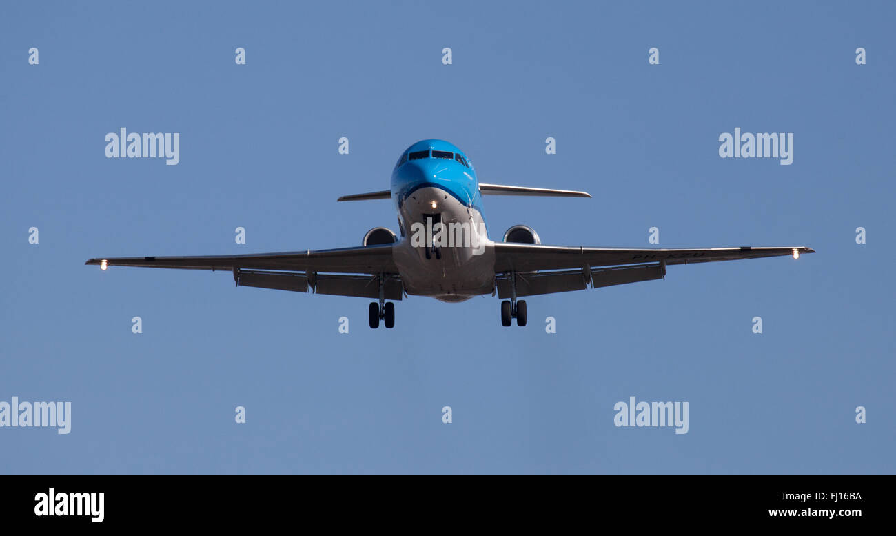 KLM Cityhopper Fokker F70 PH-KZU über den endgültigen Anflug auf den Flughafen London-Heathrow LHR Stockfoto