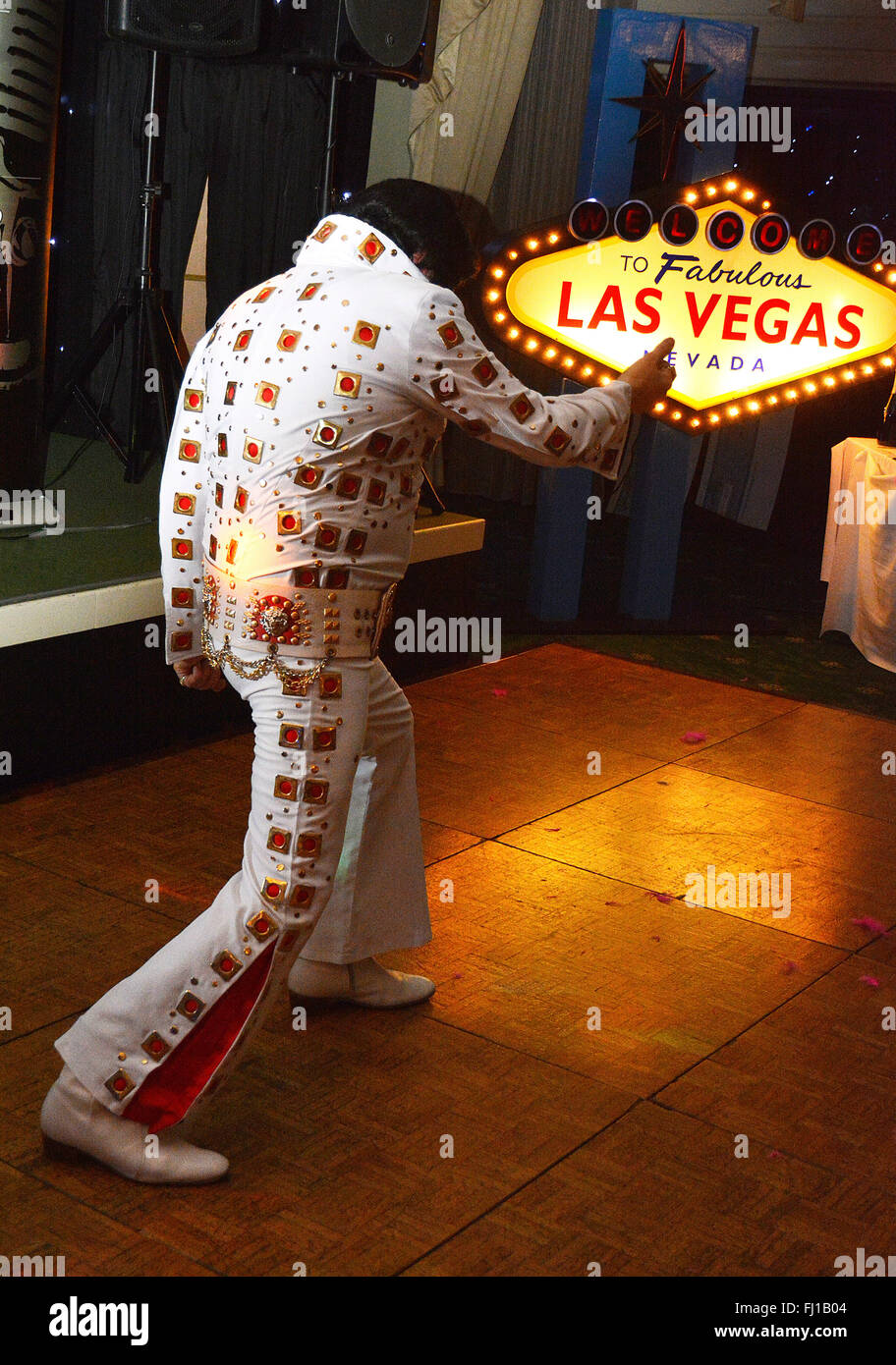 Ein Elvis Tribute Sänger, (Mick Goodwill) in Hinckley, Großbritannien... Stockfoto Ein Elvis Tribute Sänger, (Mick Goodwill) in Hinckley, Großbritannien... Stockfoto