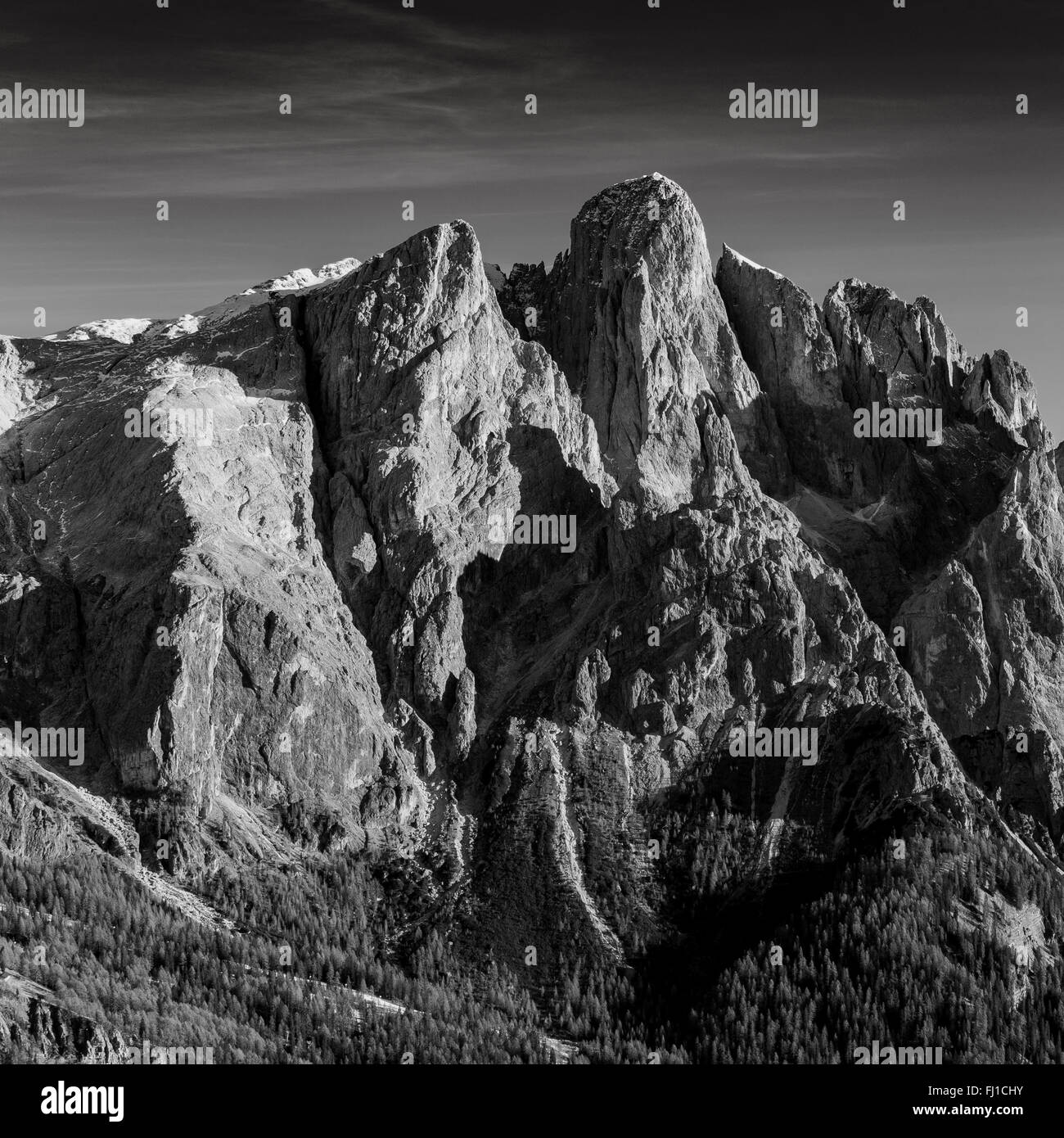 Die Pale di San Martino Berg Gruppe. Cima Rosetta und Pala Berge. Trentino Dolomiten. Italienische Alpen. Schwarz Weiß Berglandschaft. Alpen. Stockfoto