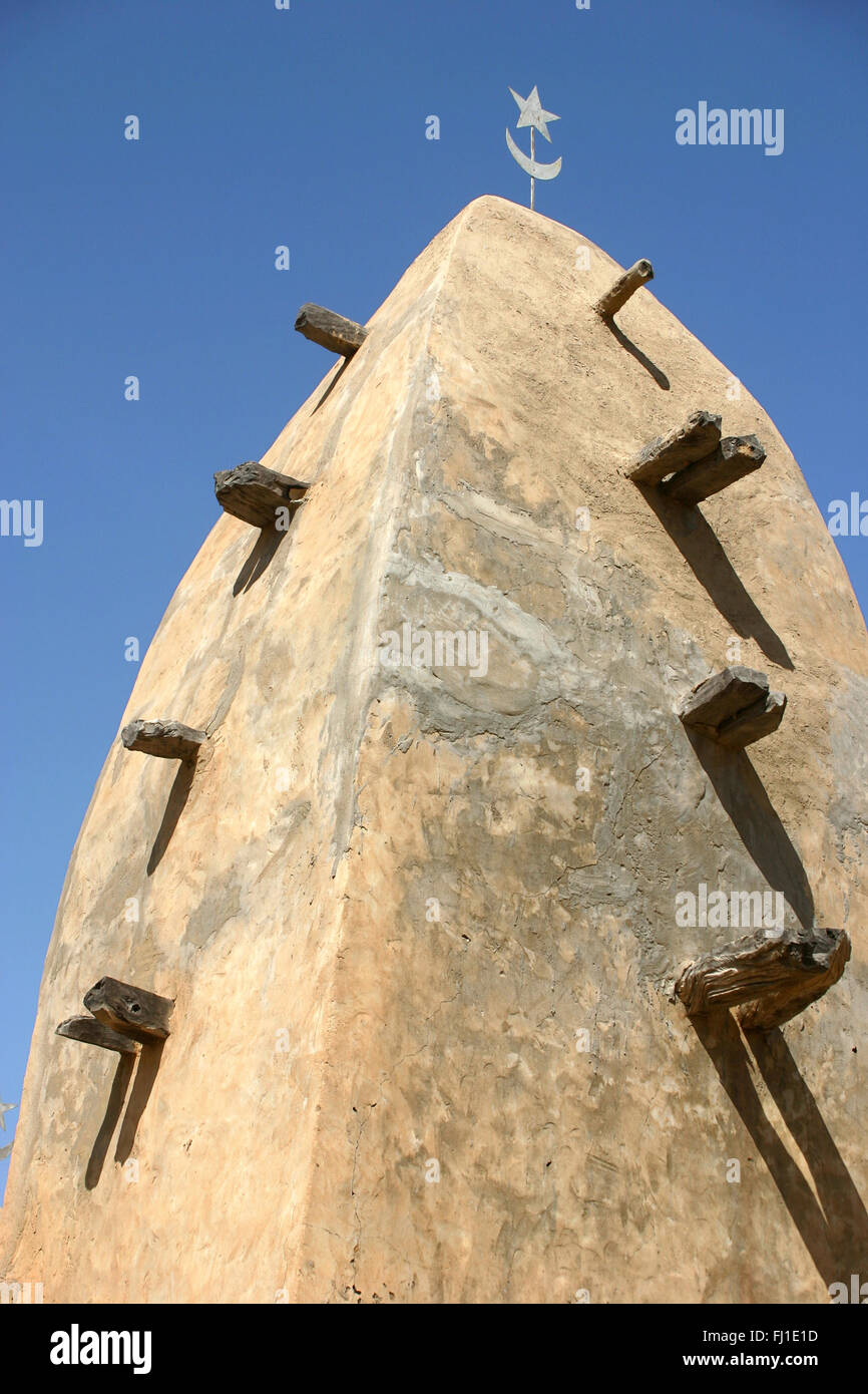 Minarett einer Moschee in der Dogon, traditionelle islamische Architektur Mali Stockfoto
