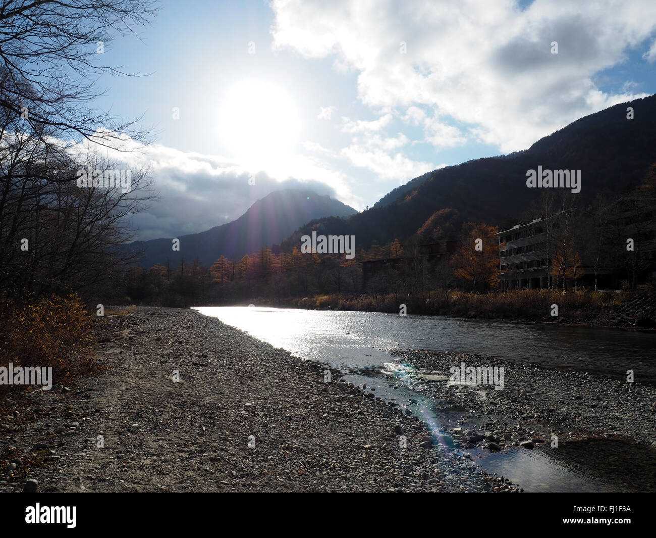 Kamikochi - Sonne über den Bergen Stockfoto