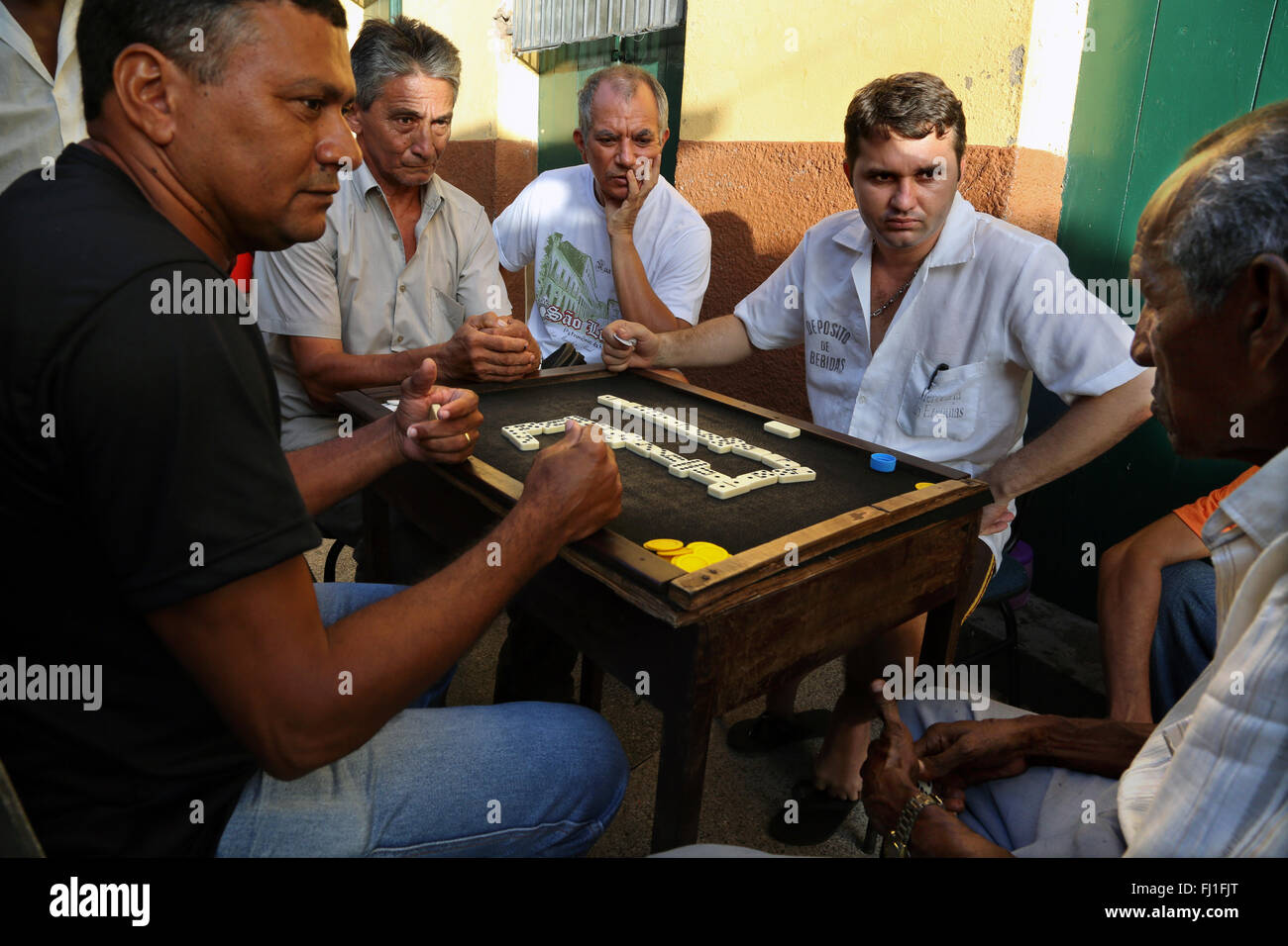 Männer spielen Schach in São Luís, Maranhão, Brasilien Stockfoto