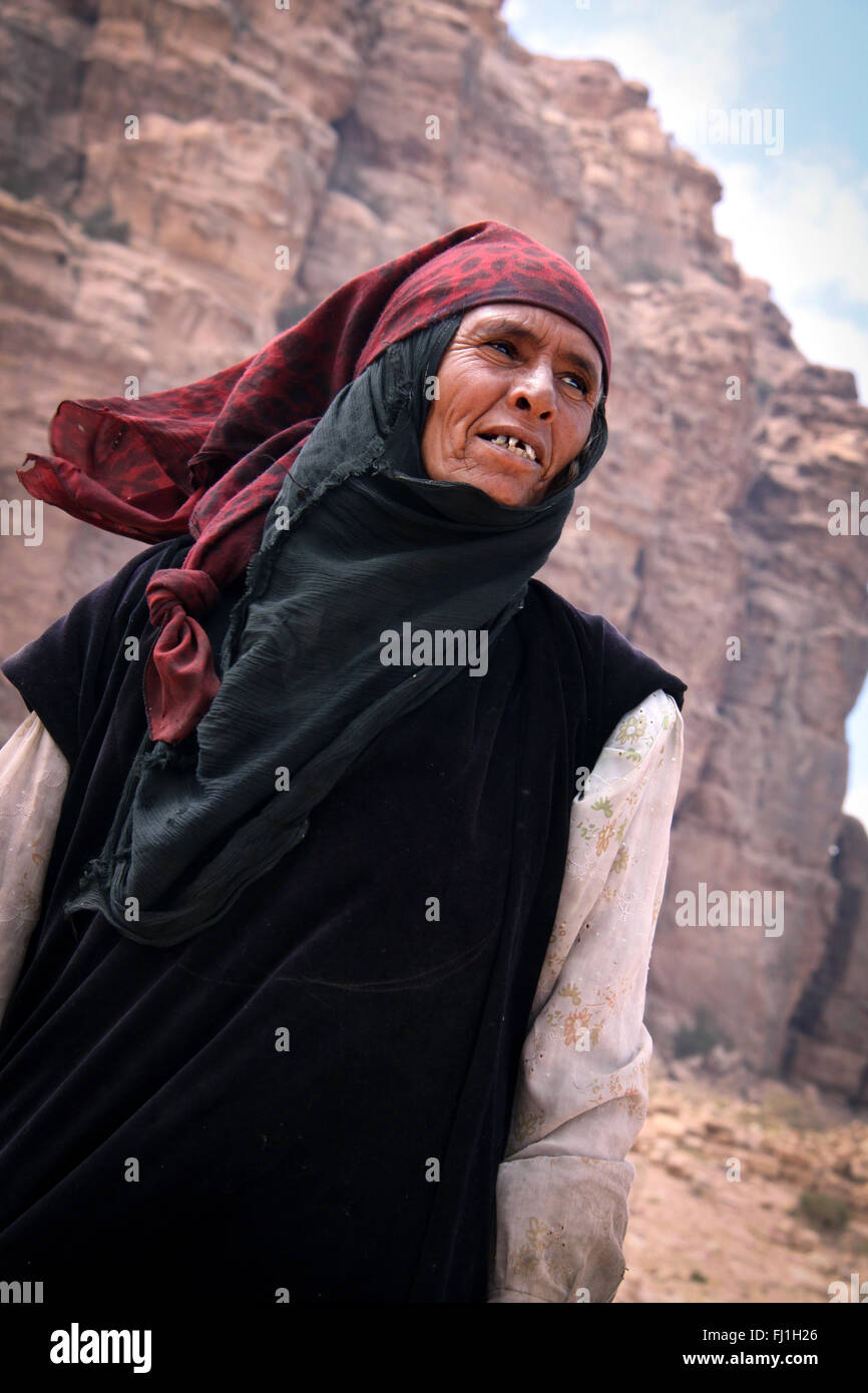 Portrait von Beduinen Frau in Petra, Jordanien Stockfoto