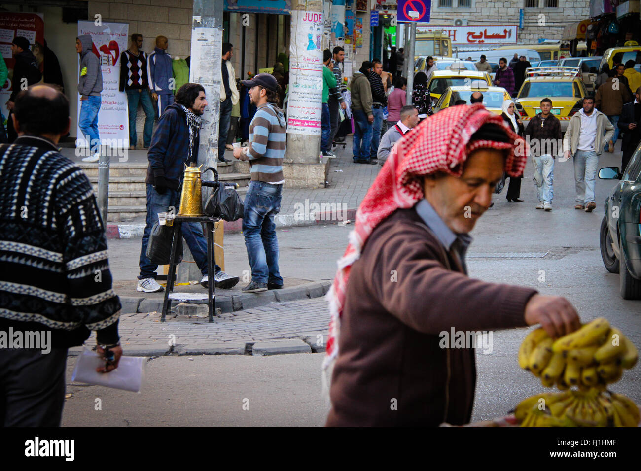 Menge und die Menschen auf den Straßen von Bethlehem, Palästina Stockfoto