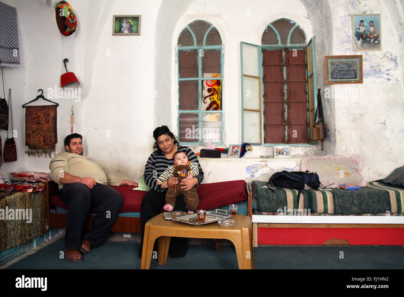 Familie von arabischen Menschen zu Hause, Leben in Hebron, Palästina Stockfoto