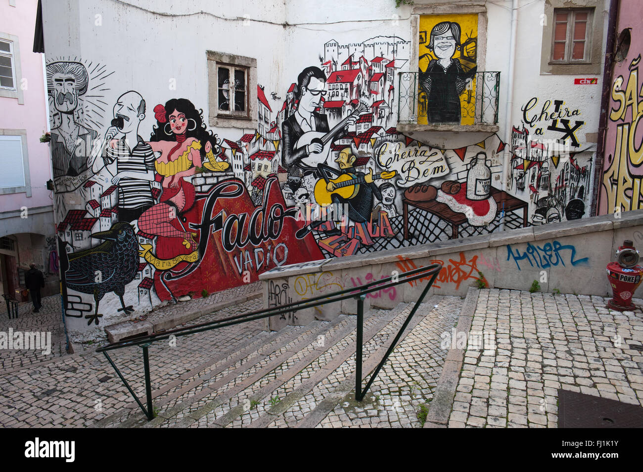 Portugal, Lissabon, Fado Vadio Wandbild, Graffiti, traditionelle Musik Thema, Street Art an Escadinhas de Sao Cristovao Stockfoto