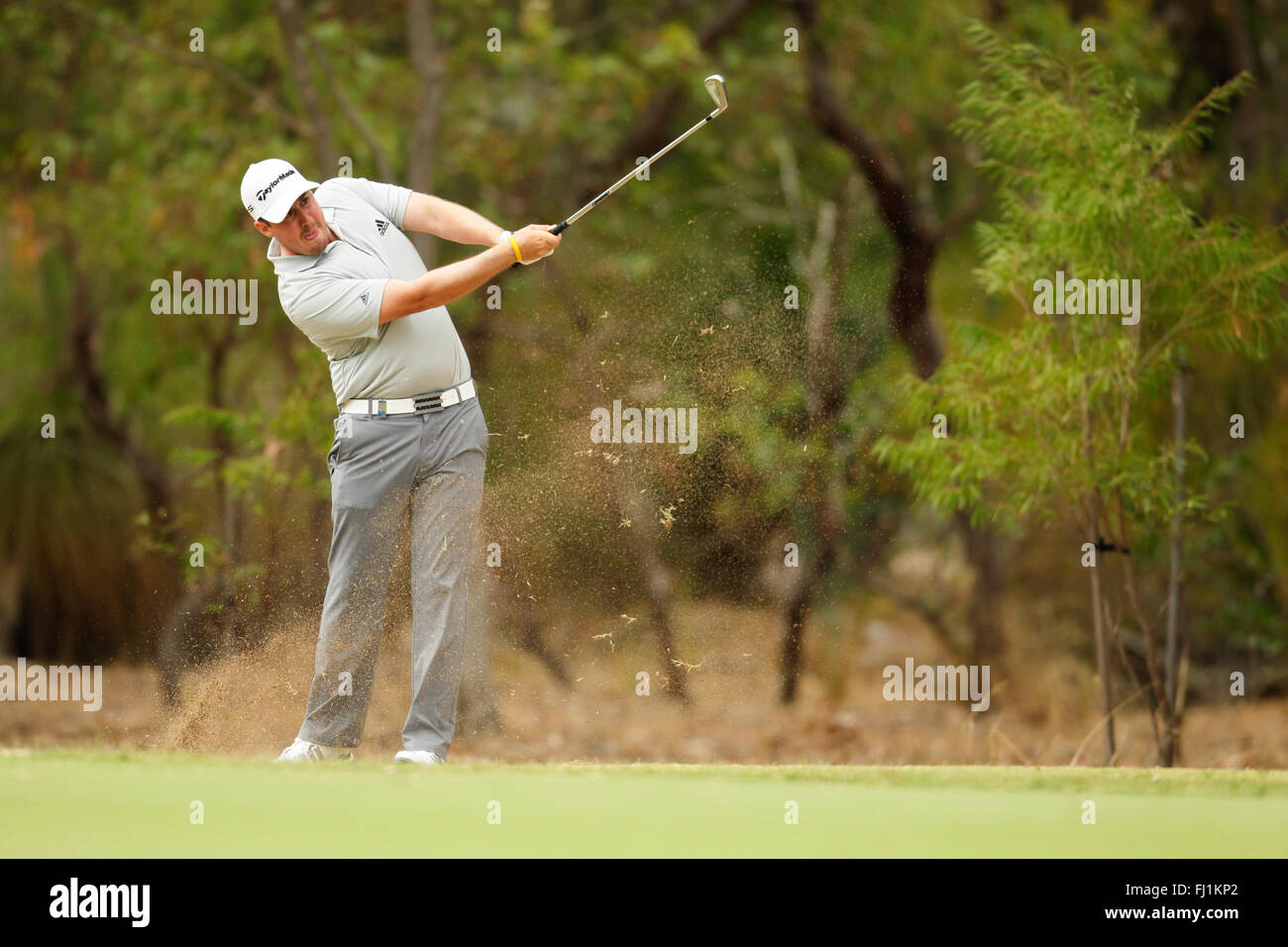 Perth, Australien. 28. Februar 2016. ISPS HANDA Perth International Golf. Ryan Evans (Deutsch) spielt ein Annäherungsschlag an der 4. während seiner letzten Runde. Bildnachweis: Aktion Plus Sport/Alamy Live-Nachrichten Stockfoto
