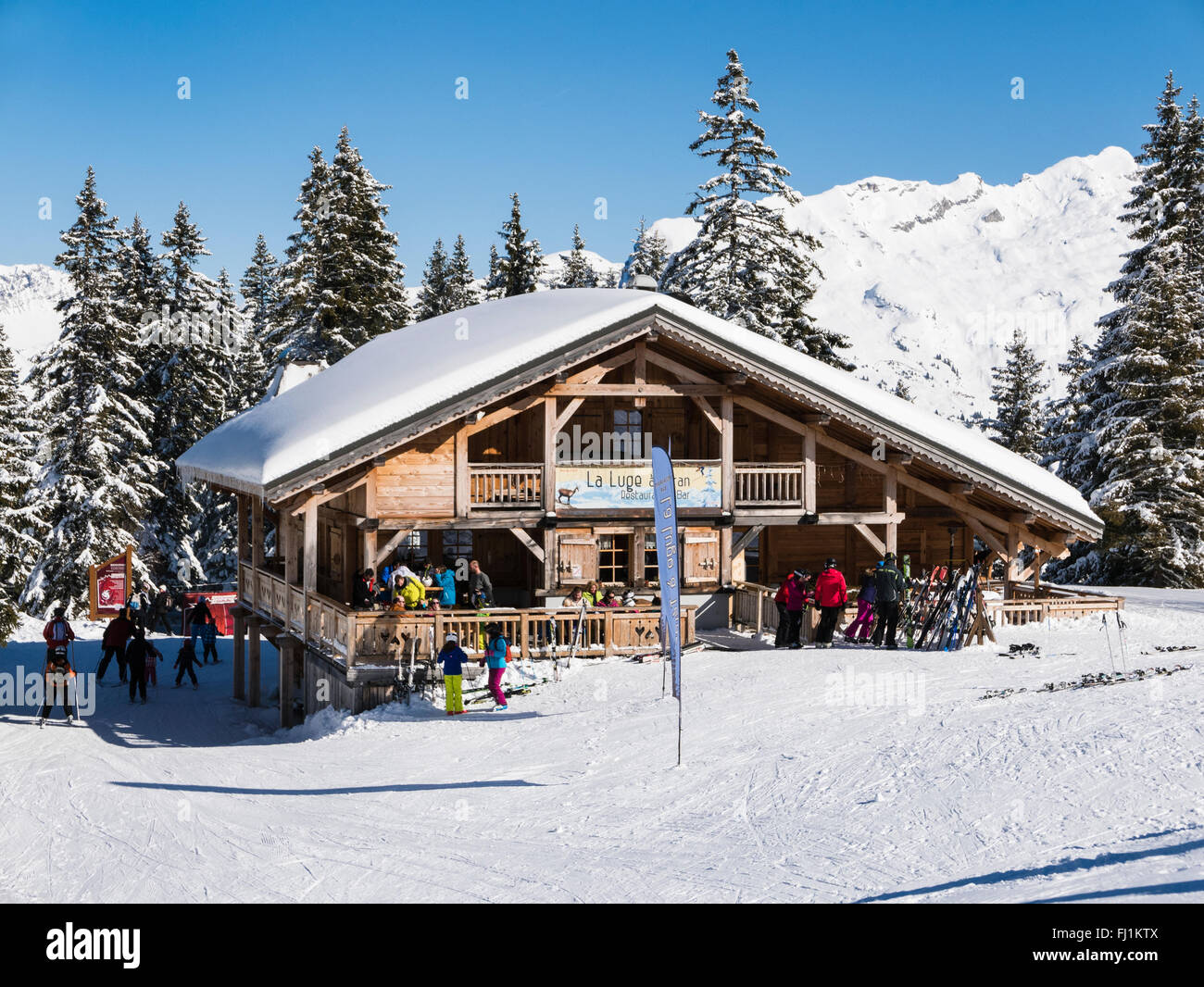 La Luge Teran traditionelle Alpine Bergrestaurant auf Schnee Pisten im Skigebiet Le Grand Massif der französischen Alpen. Samoens Frankreich Stockfoto