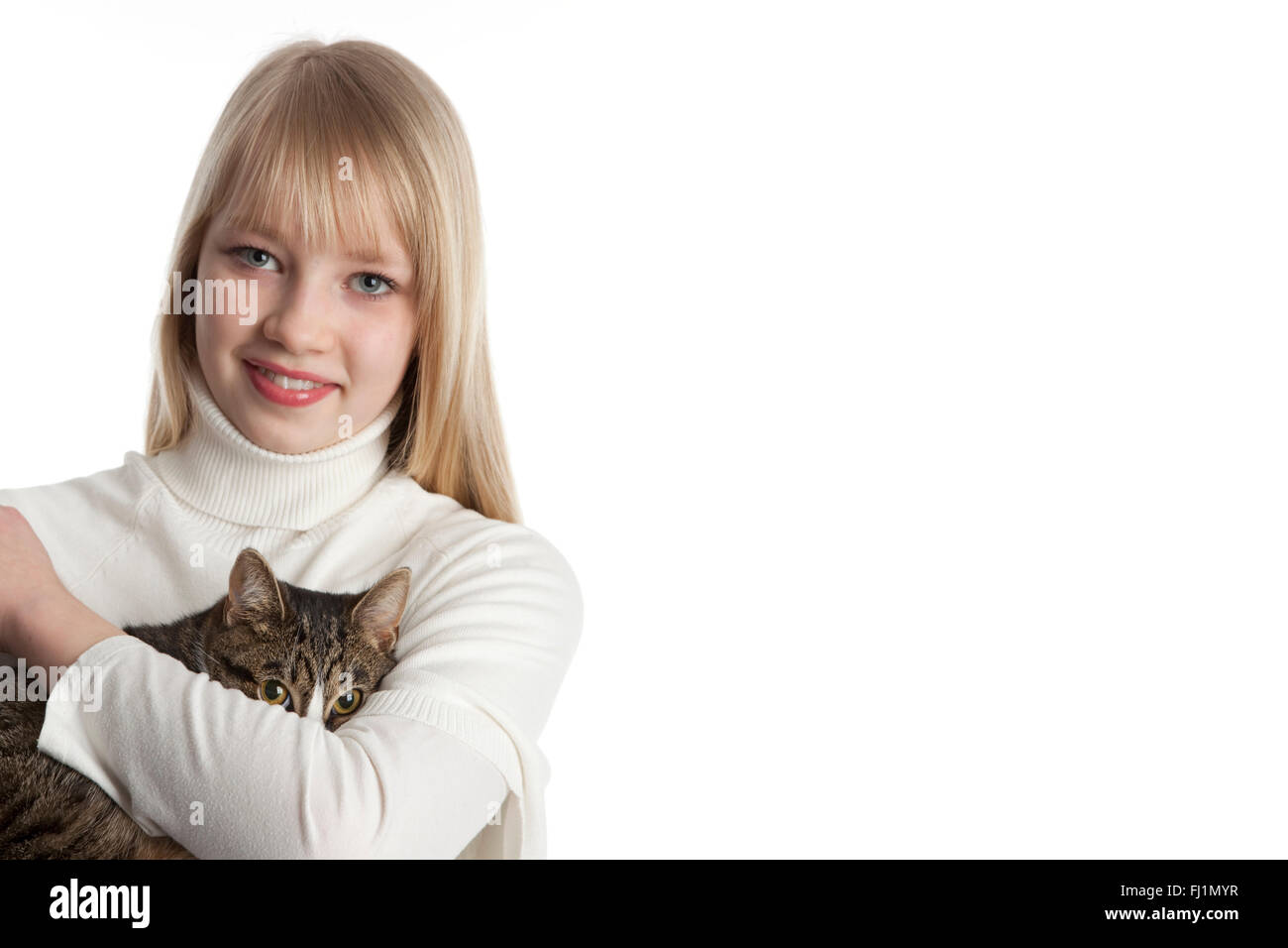 Porträt eines Mädchens mit ihrem Haustier Katze auf weißem Hintergrund Stockfoto