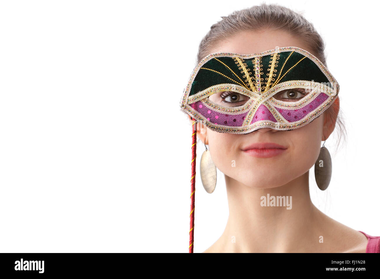 Süße Teenager-Mädchen mit einem venezianischen Karnevalsmaske auf weißem Hintergrund Stockfoto