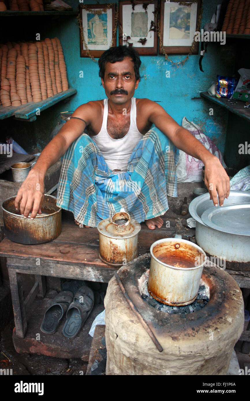 Inhaber von Tee in Kolkata, Indien Abschaltdruck Stockfoto