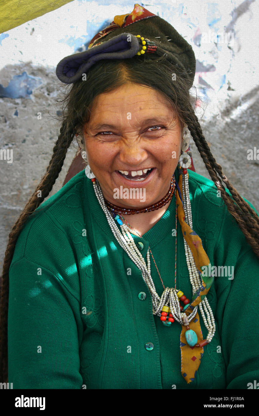 Portrait von Indischen lächelnde Frau in Leh, Ladakh, Himalaya, Indien Stockfoto