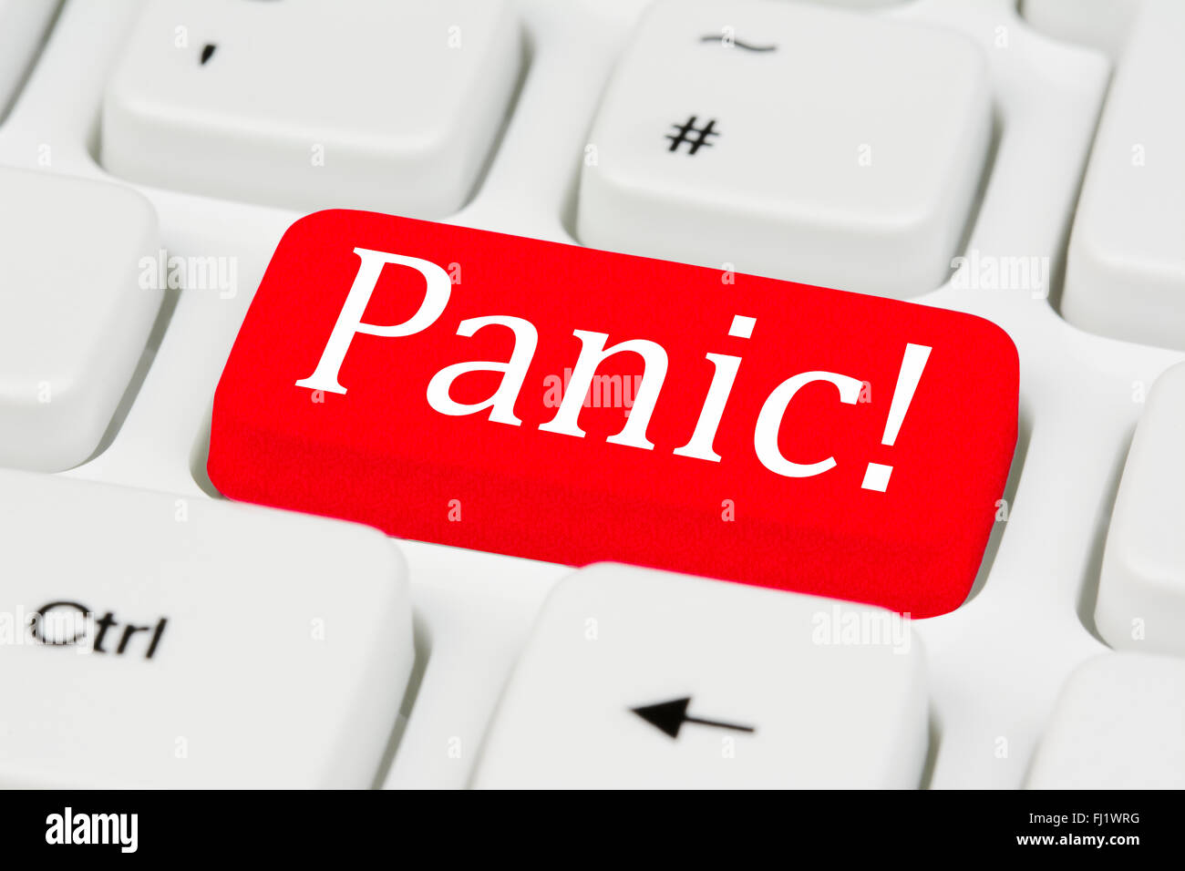 Panik-Knopf auf einer weißen Computertastatur. Stockfoto