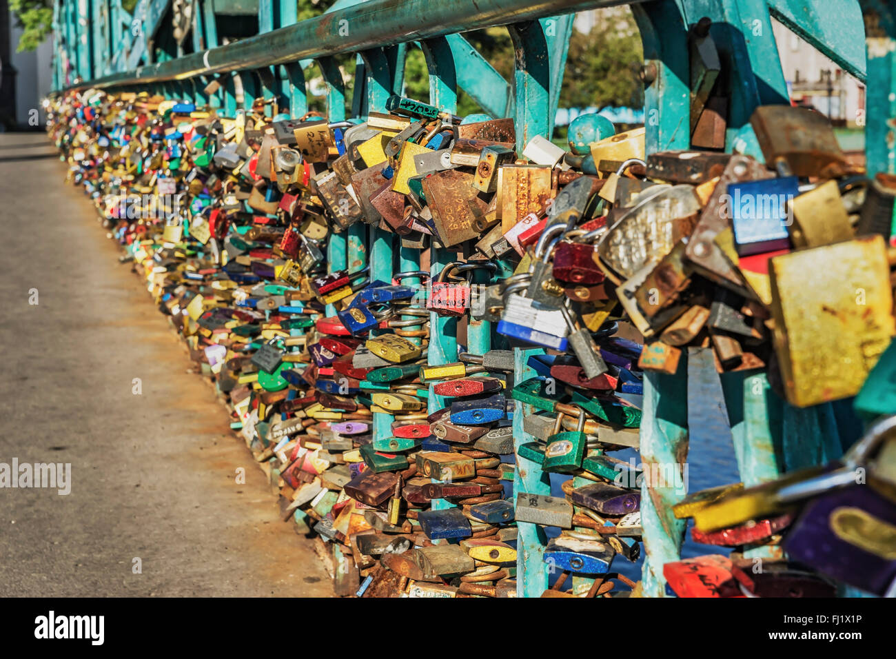 Liebe schaut auf die Kathedrale Brücke, Wroclaw, Woiwodschaft Niederschlesien, Polen, Europa Stockfoto