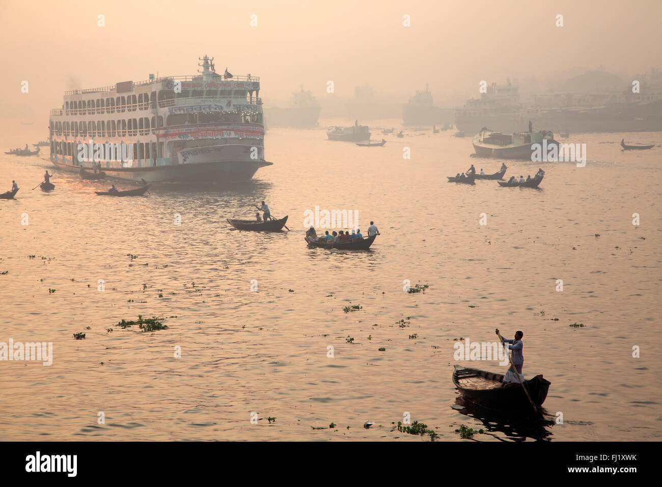 Am frühen Morgen bei Sadarghat Port, Dhaka, Bangladesch Stockfoto