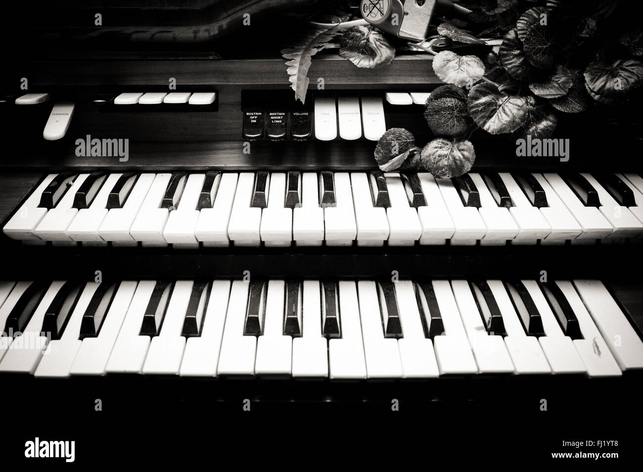Elektronisches Klavier doppelten Tastaturen Vintage schwarz / weiß Stockfoto