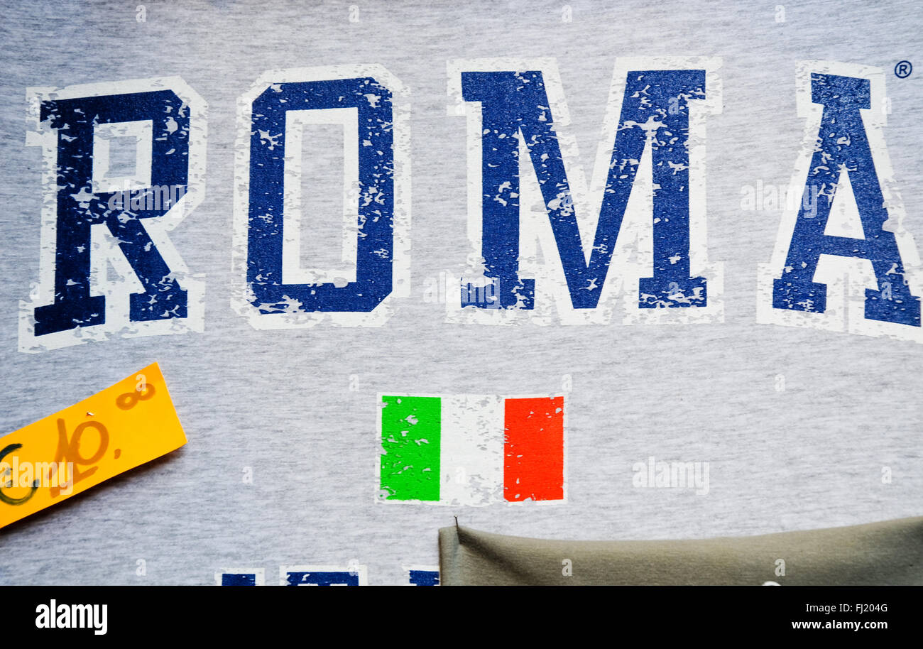 Graues T-shirt mit der Aufschrift Roma, Italien Stockfoto