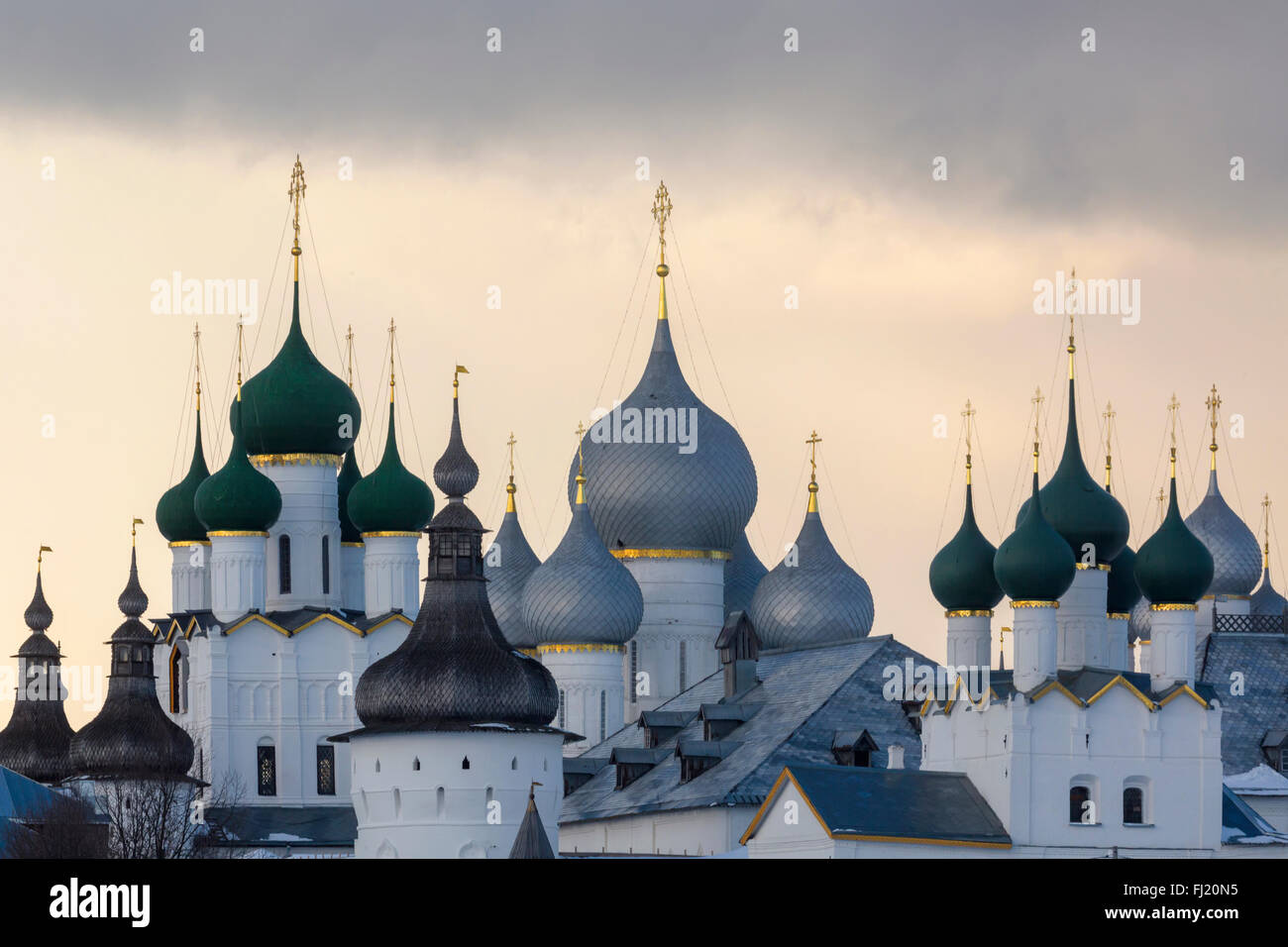 Blick auf mittelalterliche Kreml in Rostov das große als Teil der goldenen Ring Gruppe mittelalterlicher Städte Winter Stockfoto