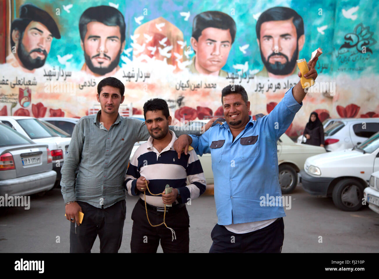 Gruppe von Männern in Shiraz, Iran Stockfoto