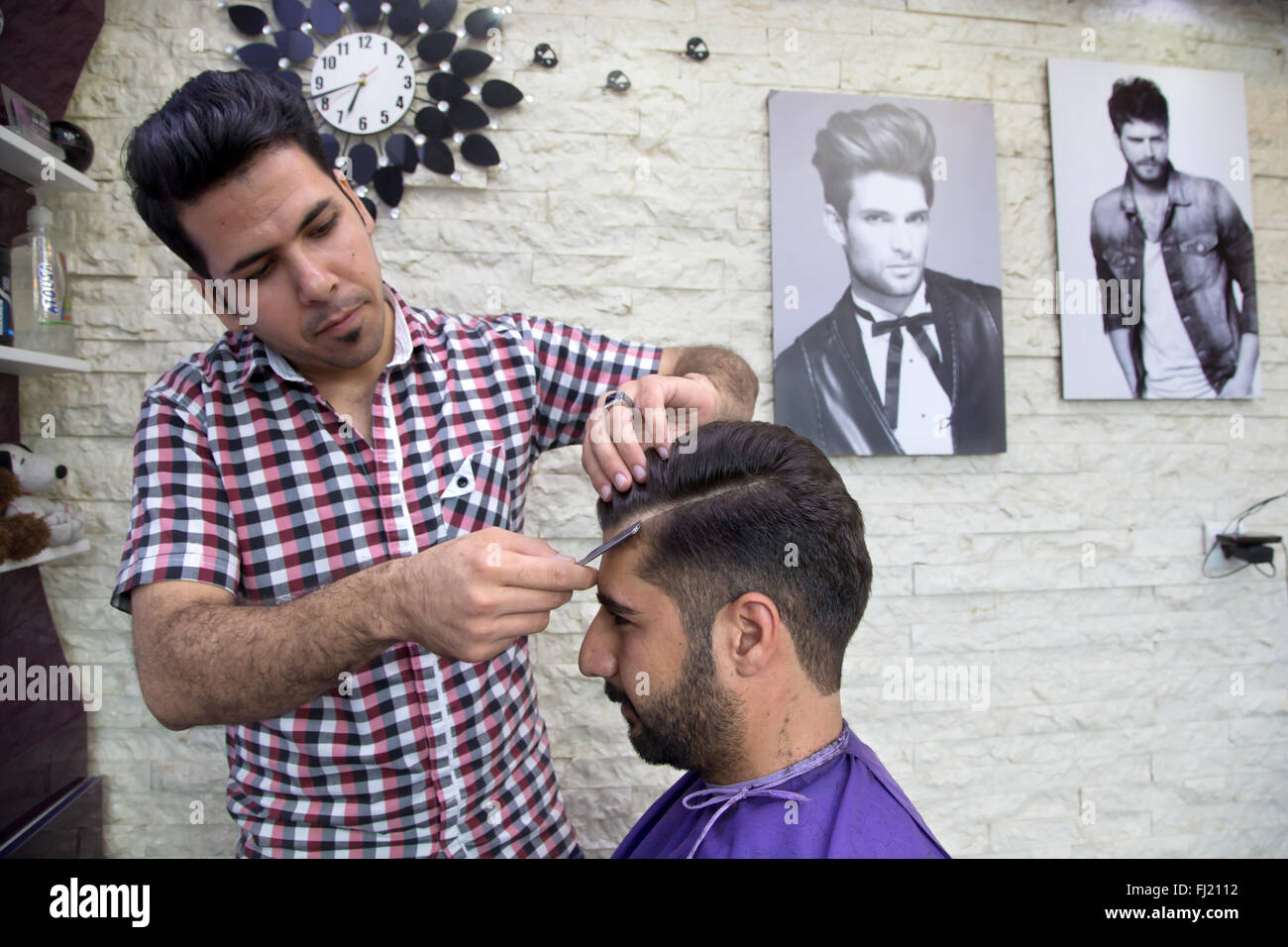 Friseur am Arbeitsplatz n Salon in Kashan, Iran Stockfoto