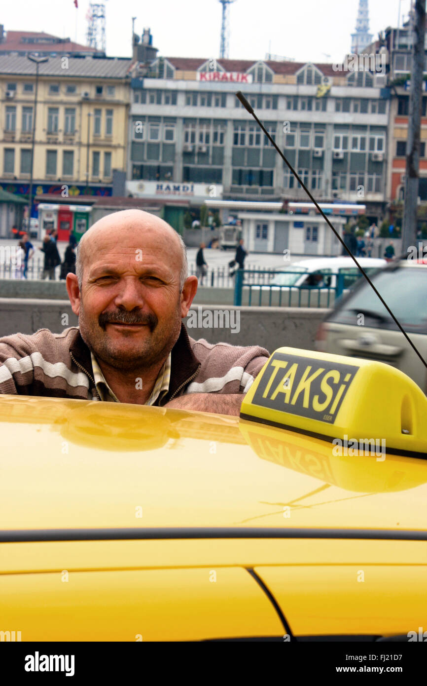 Türkische Mann Taxifahrer in Istanbul Stockfoto