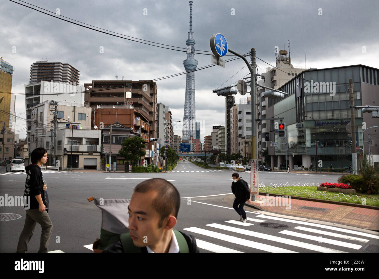 Menschen in einer Straße von Tokio, Japan Stockfoto