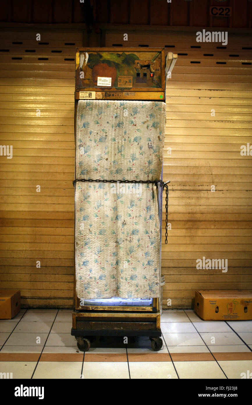 Kühlschrank im Shop in Kuala Lumpur, während des traditionellen Ramadan fasten Zeit versteckt, Malaysia Stockfoto