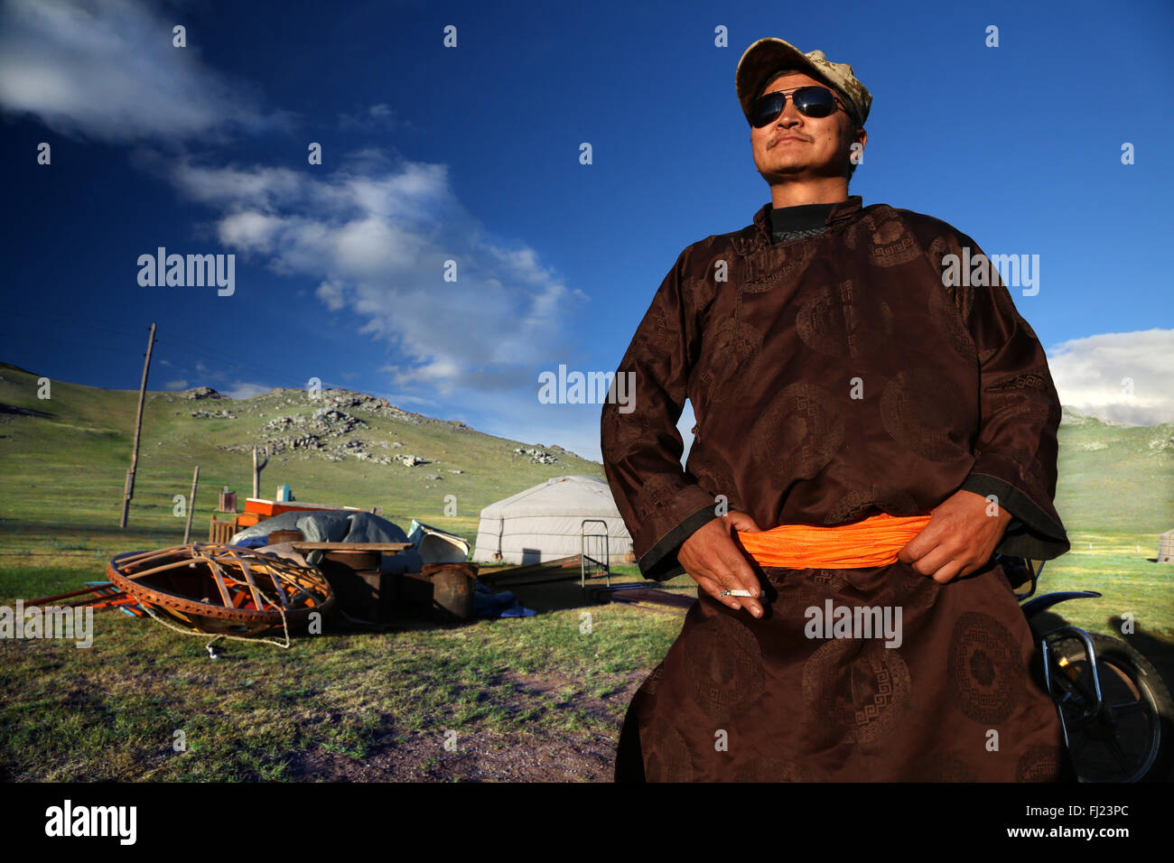 Portrait von Mongolischen Mann mit traditionellen Kostüm Kleidung als "Aal" Stockfoto