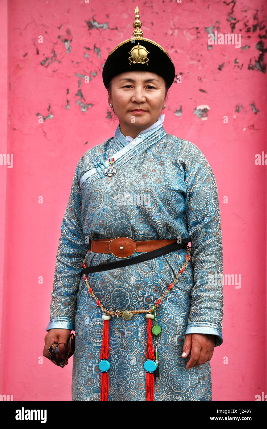 Portrait von Mongolischen Frau mit traditionellen Kostüm Kleid "Aal" Stockfoto